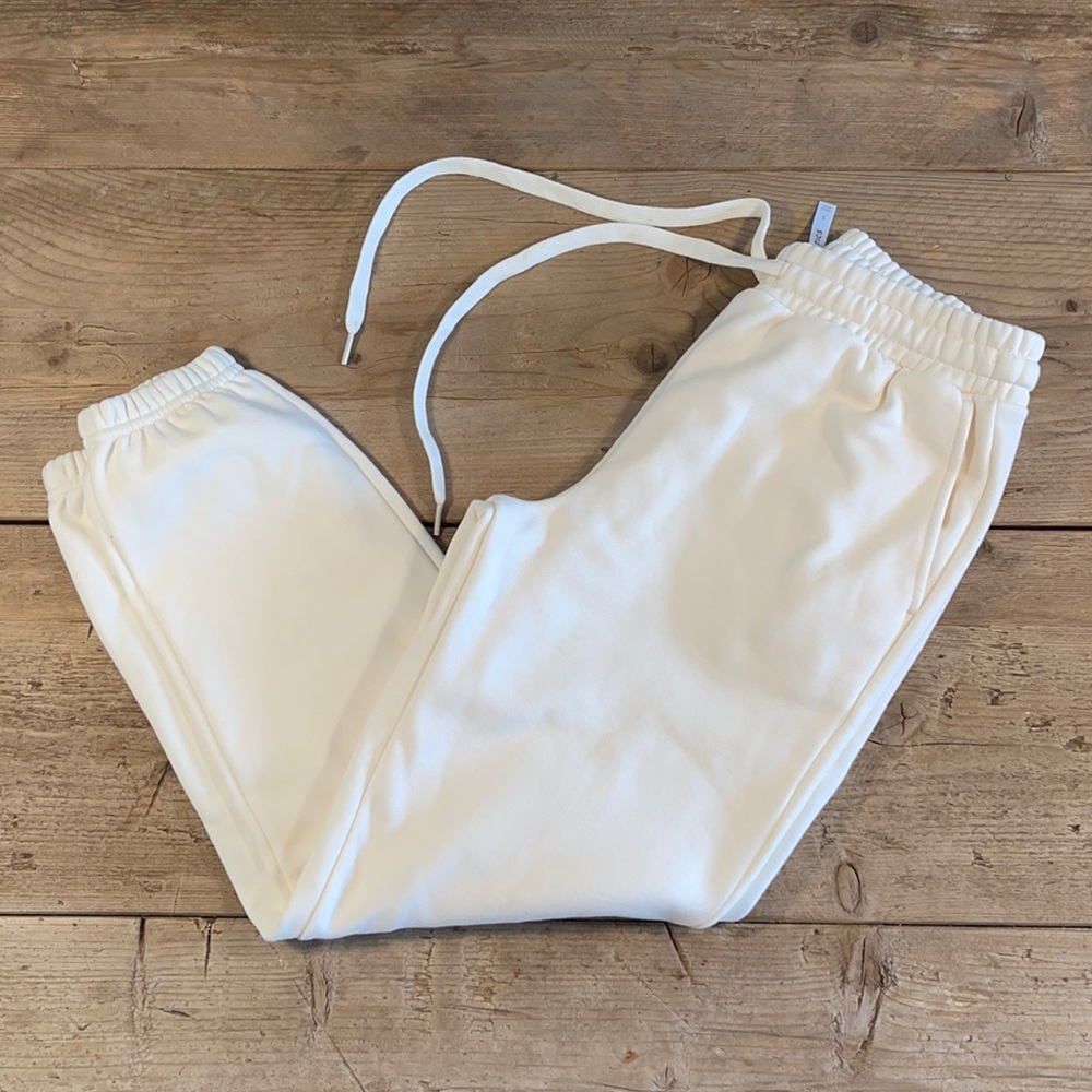 Fabletics Go-To Sweatpant brand new Bone